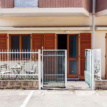 Open The Classic Wooden Shutters At A Cozy City Nest Florence Buitenkant foto