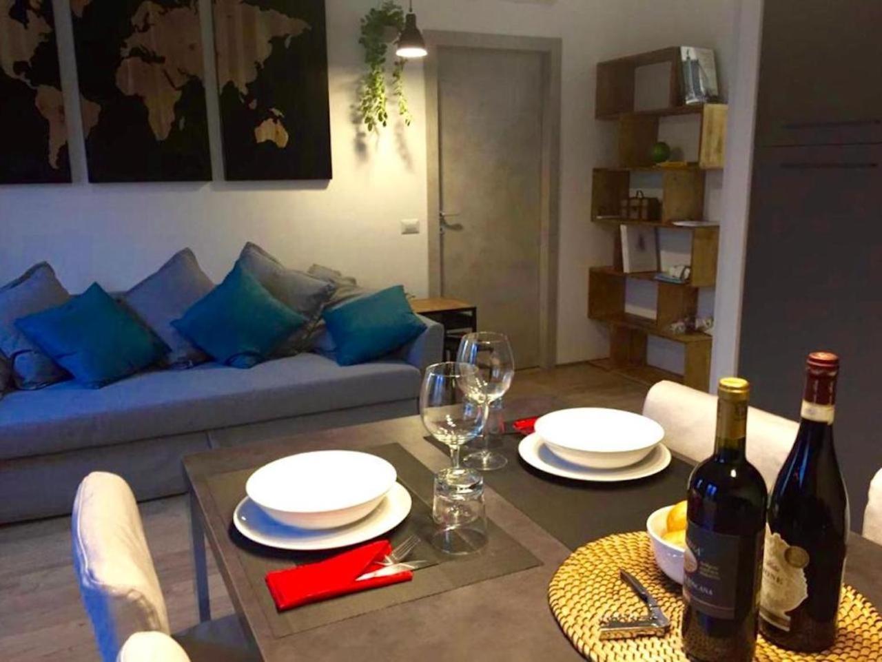 Open The Classic Wooden Shutters At A Cozy City Nest Florence Buitenkant foto